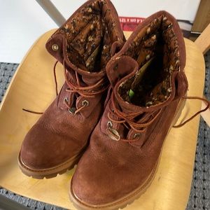 Timberland boots with lining and anti fatigue features